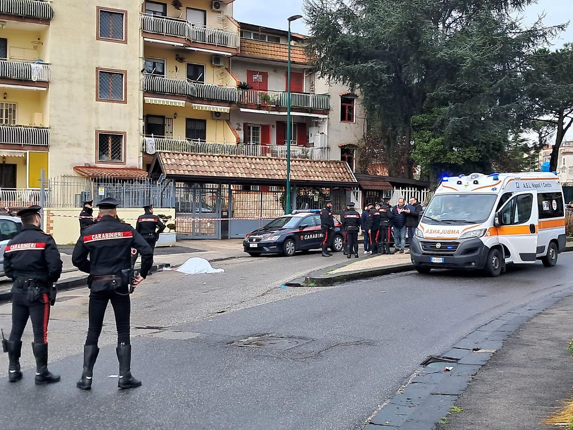 Omicidio a Pianura, uomo ucciso in strada
