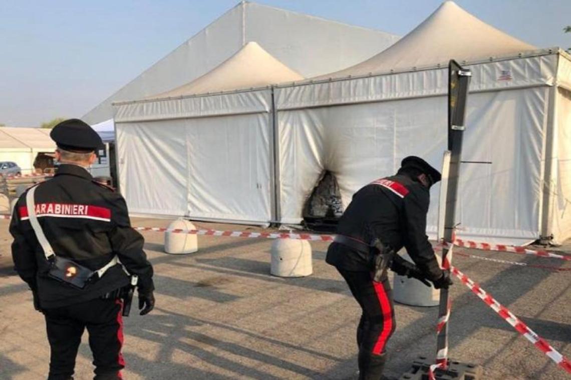 Covid, a Brescia bottiglie incendiarie contro centro vaccini