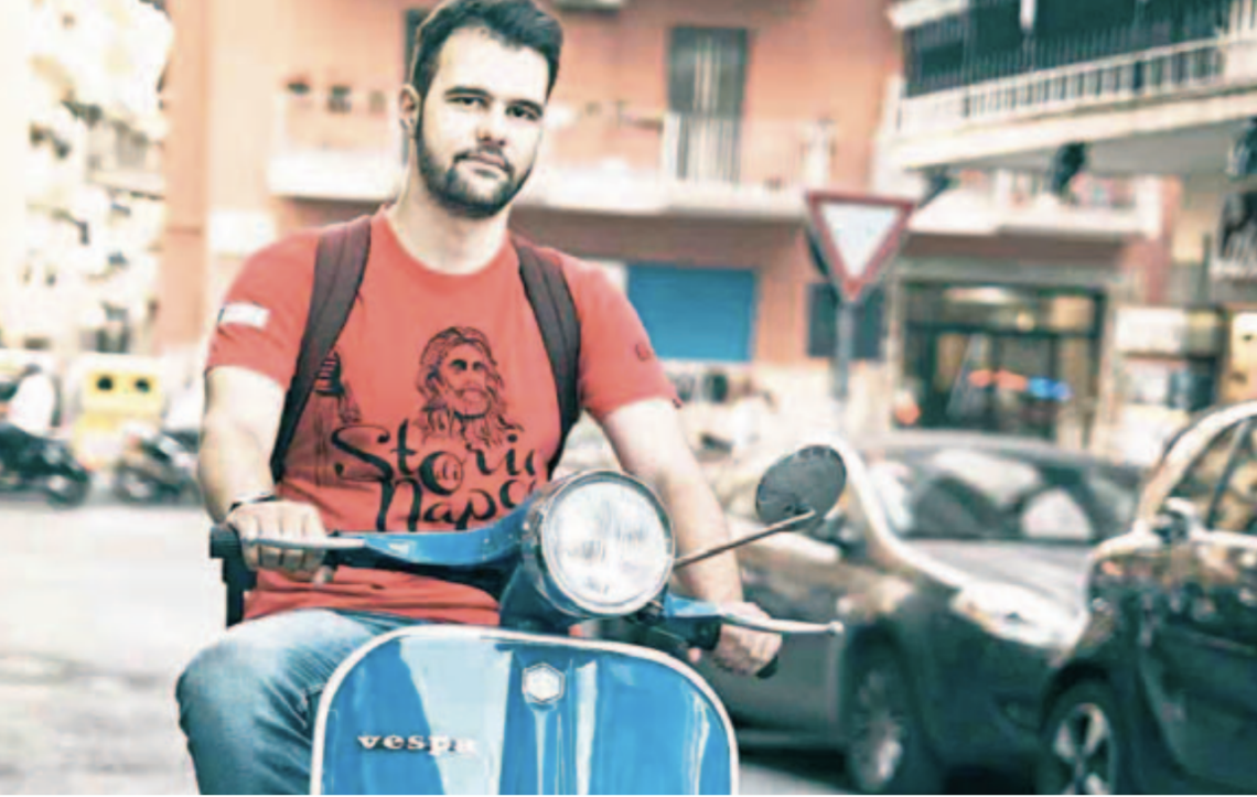 La più grande community regionale nasce con un giro in Vespa per Napoli