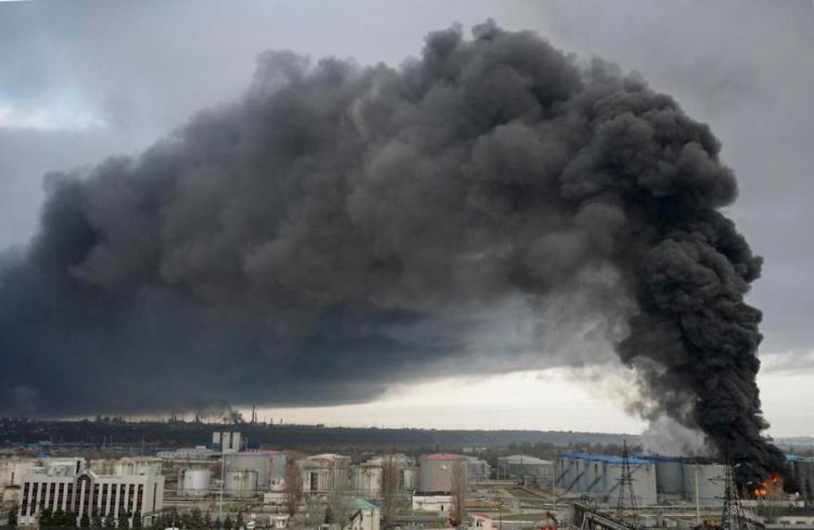 Ucraina-Russia, Odessa sotto attacco: colpita raffineria di petrolio
