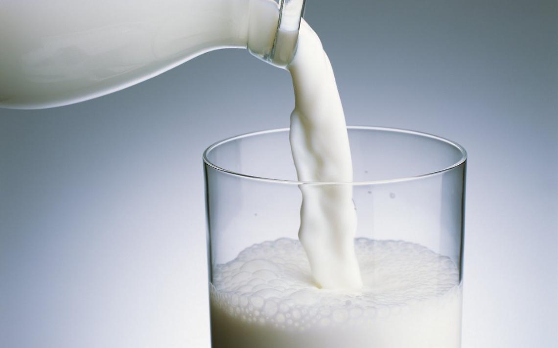 Carrefour, lotti incriminati: rilevati pezzi di plastica nelle bottiglie di latte