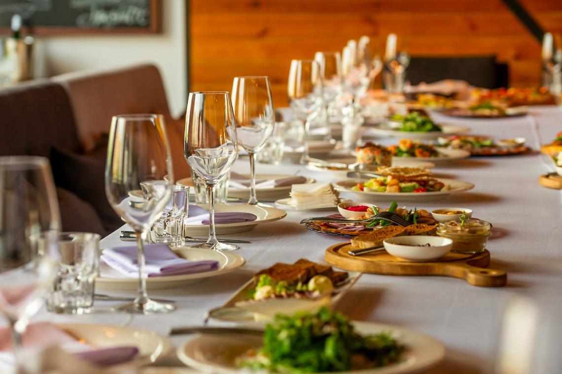 Clienti a pranzo nel locale chiuso, ristoratore sanzionato