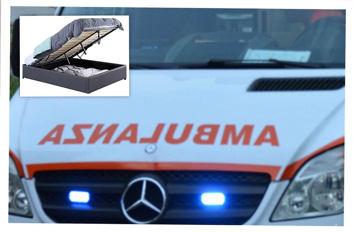 Drammatico incidente domestico: 55enne schiacciata dal letto contenitore