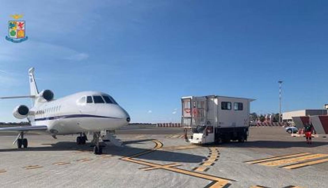 Bimbo di 6 anni trasferito d'urgenza a Napoli con volo Aeronautica