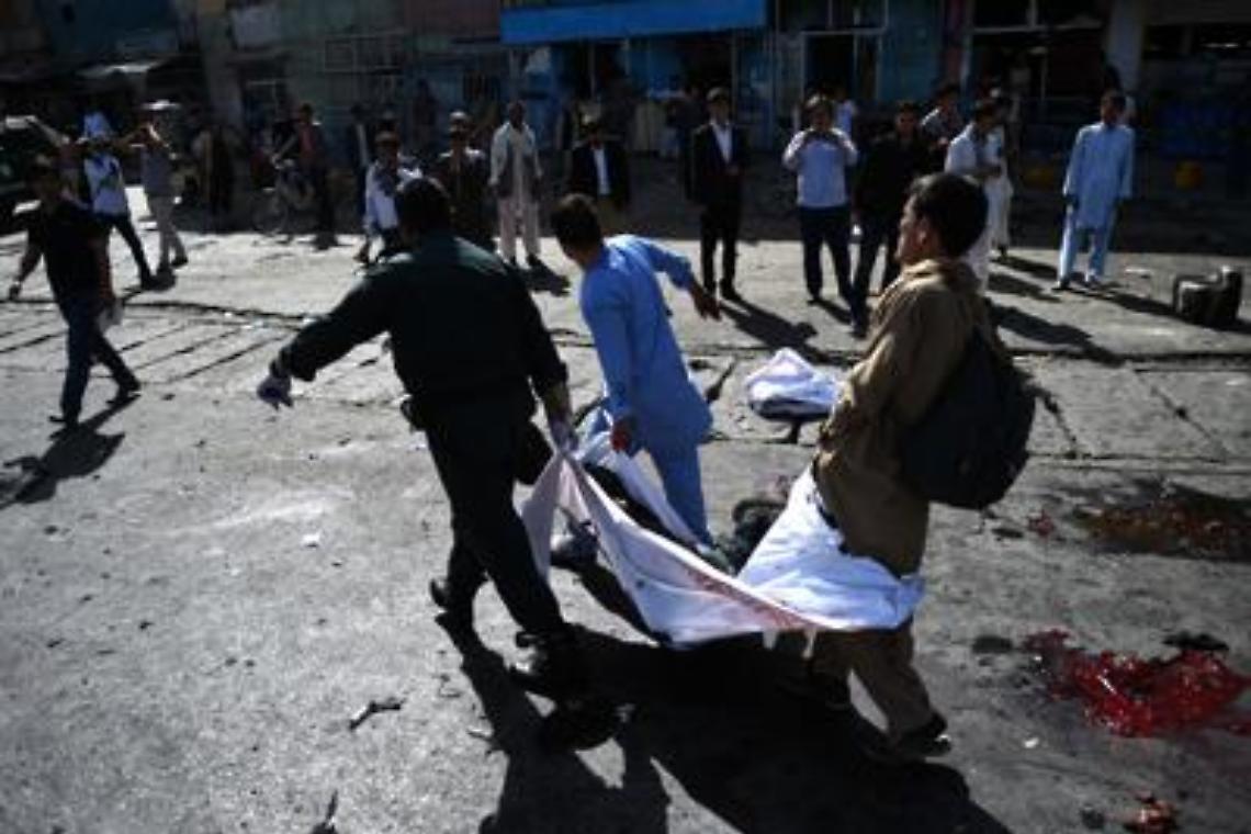 Attentato a un funerale a Kabul: almeno 18 morti