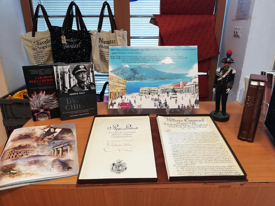 Anniversario dei Carabinieri, scene del crimine al Plebiscito e materiali storici nelle vetrine del centro