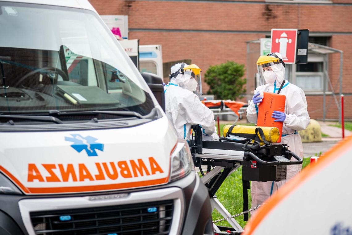 Coronavirus, giù curva dei contagi e morti