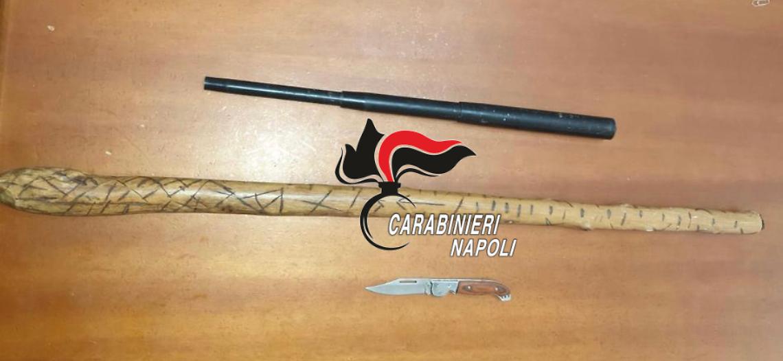 Picchia moglie e figli con manganello e bastone, arrestato