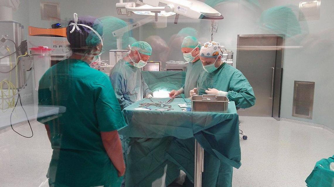 Operato a Napoli giovane con scoliosi grave