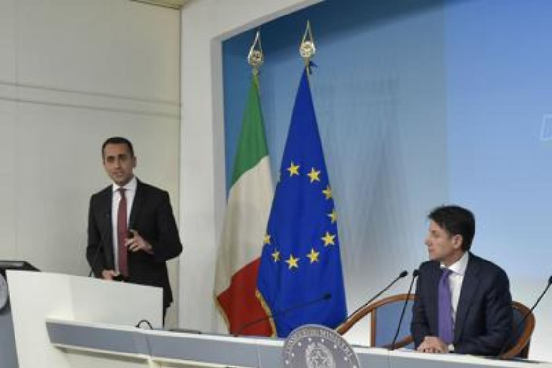 Di Maio: «Colpo mortale al precariato»