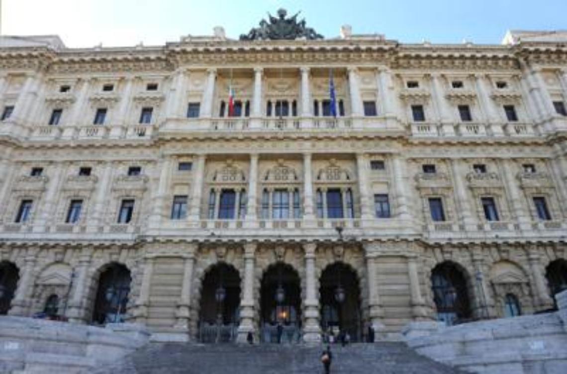 Clandestini: “Fatta la legge, trovato l’inganno”