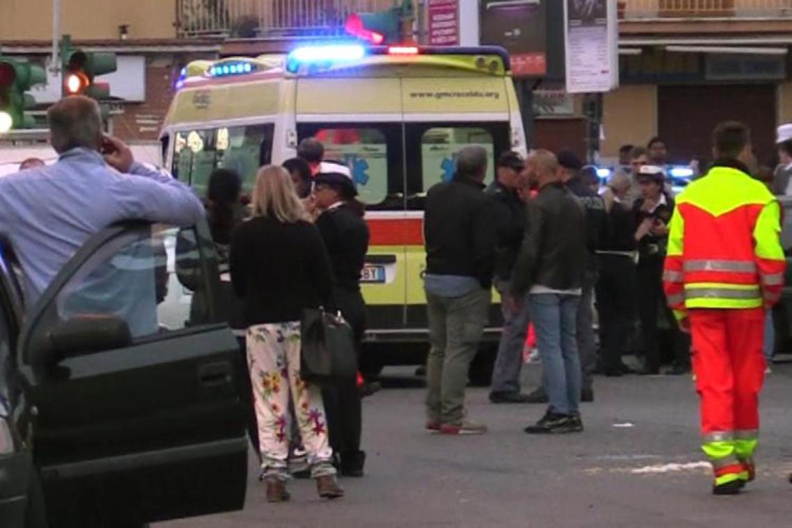 Muore investito a 33 anni, ferito il figlio