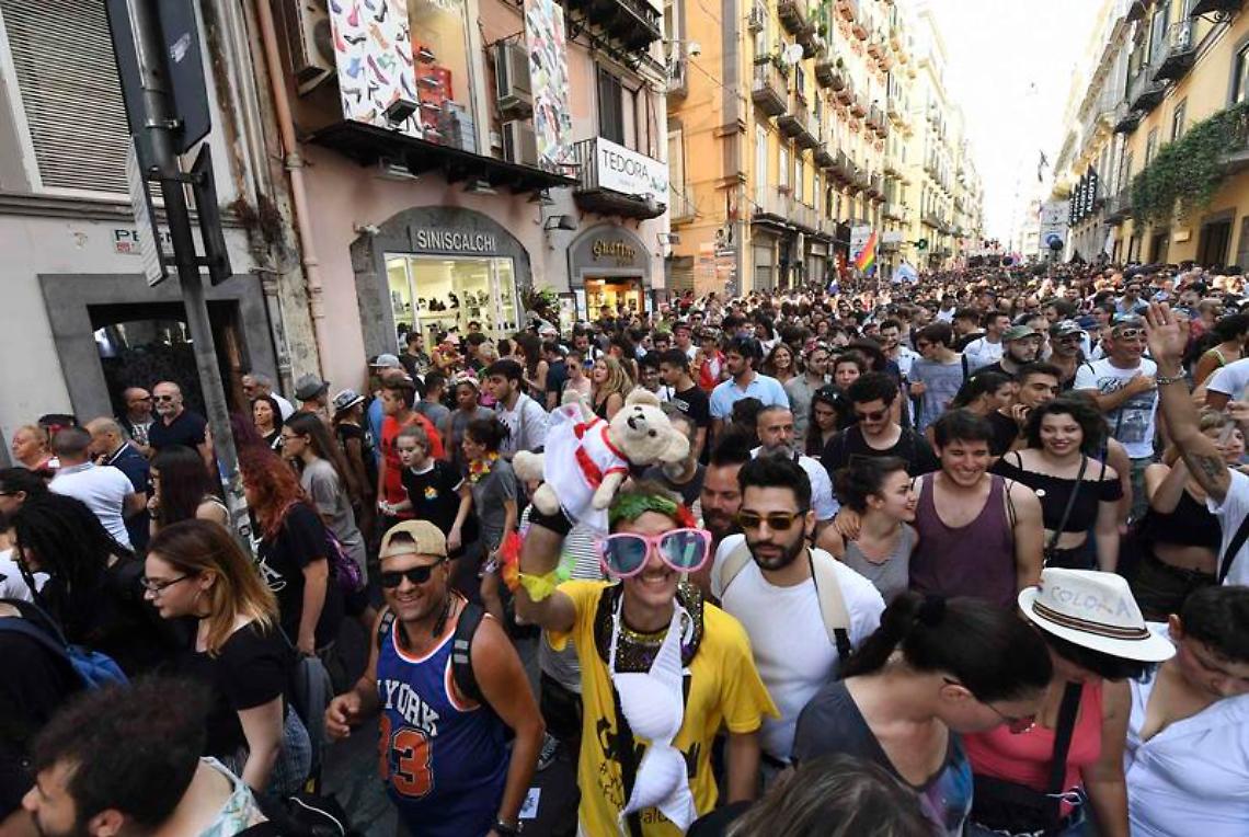 Due giovani insultati e aggrediti dopo Pride Napoli 