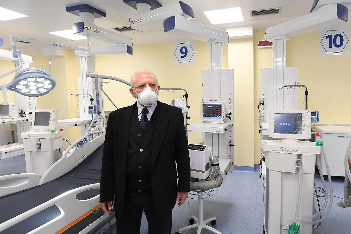 Covid Center, indagati manager Asl e consigliere di De Luca