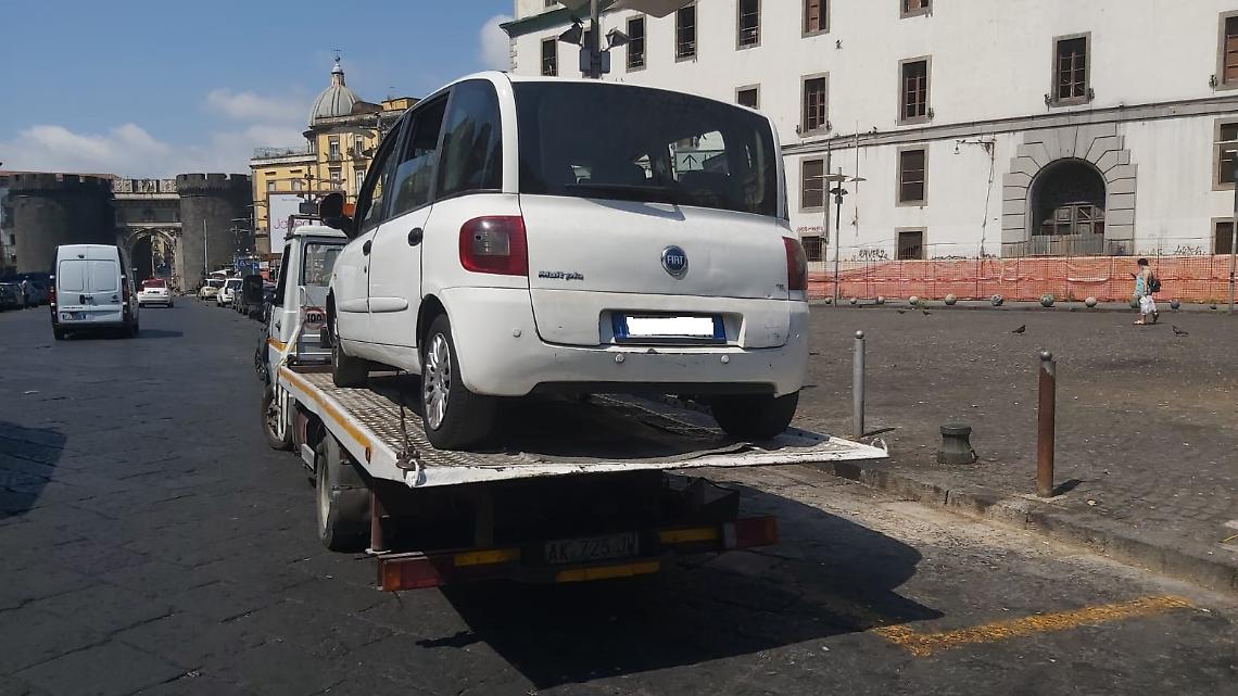 Trasporto pubblico abusivo, a Napoli multe e denunce
