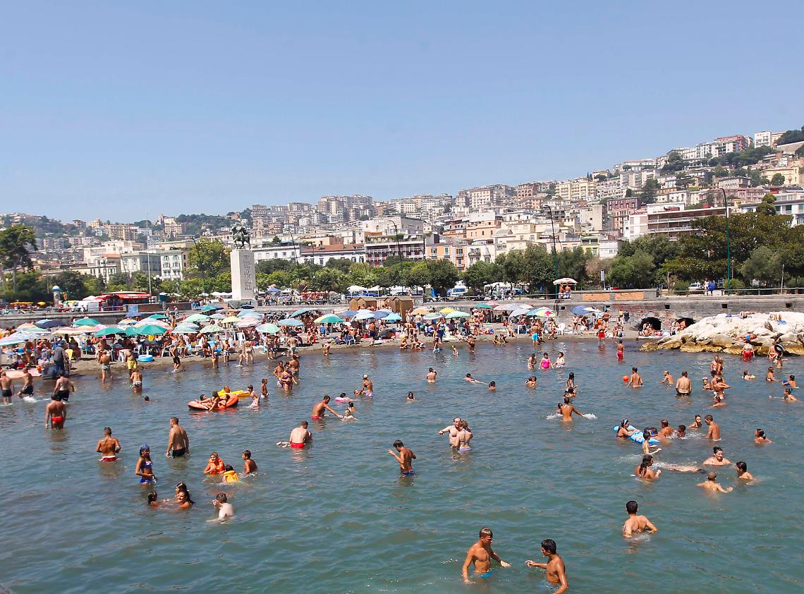 Napoli, piano sicurezza anti-Covid per le spiagge libere