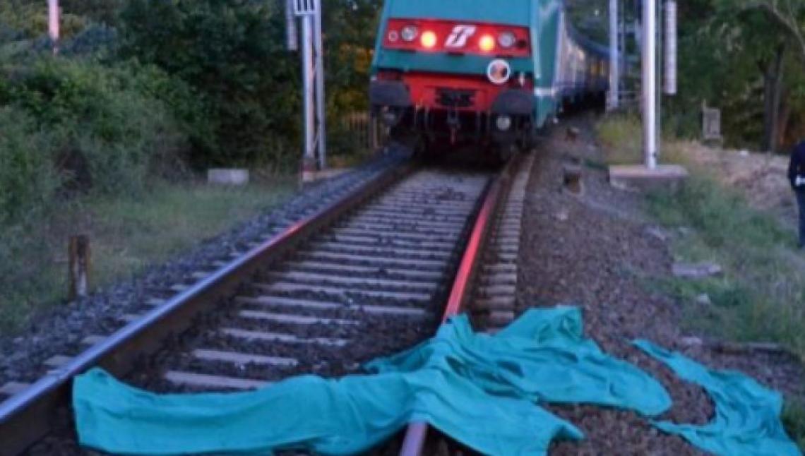 Choc a Caserta, 23enne muore travolto da un treno in corsa