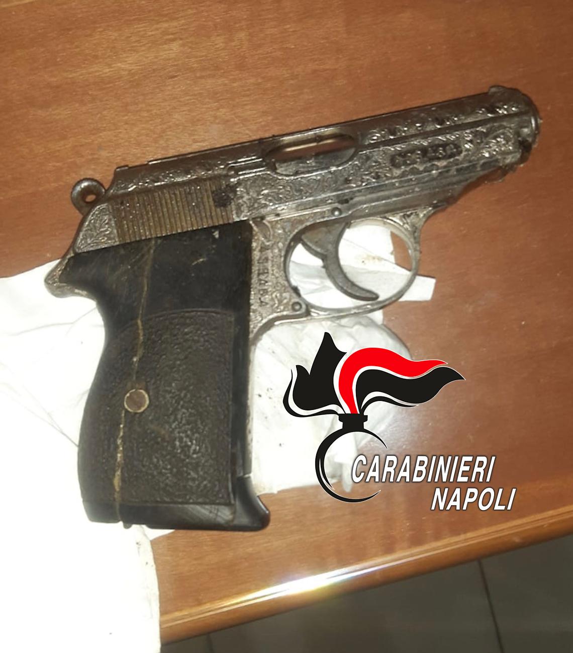 Sorpreso a nascondere una pistola, a Ottaviano arrestato 32enne 