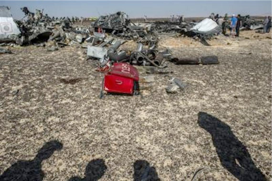 Aereo caduto in Egitto: «Probabile esplosione a bordo»