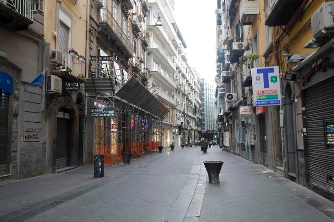 Sondaggio Emg/Adnkronos, sì a misure più rigide per “salvare" il Natale