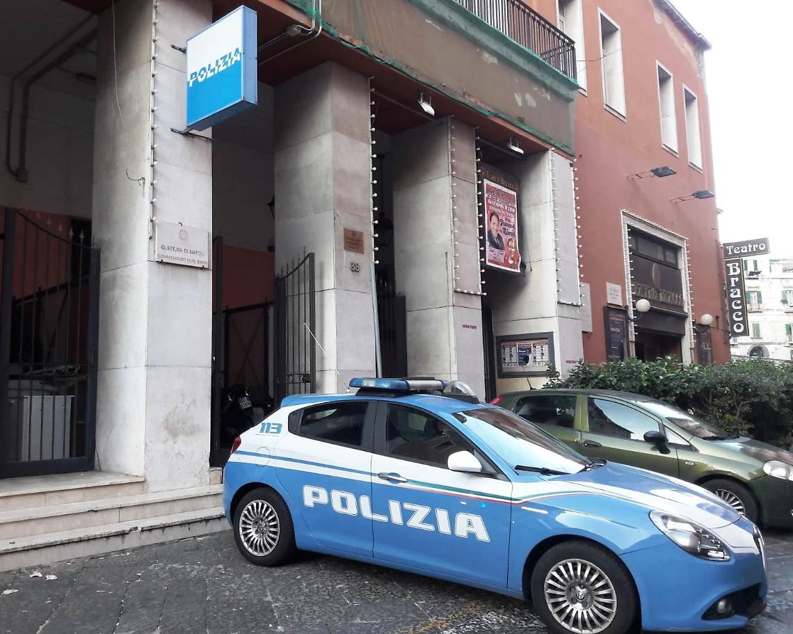 Le rubano la borsa e tentano “cavallo di ritorno", incastrati dalle telecamere