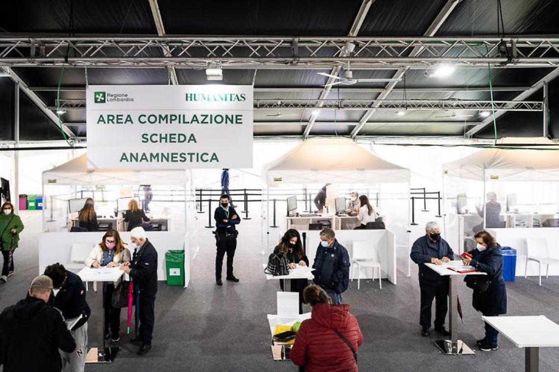 Obbligo vaccinale, Costa: «Pronti a considerarlo per alcune categorie»