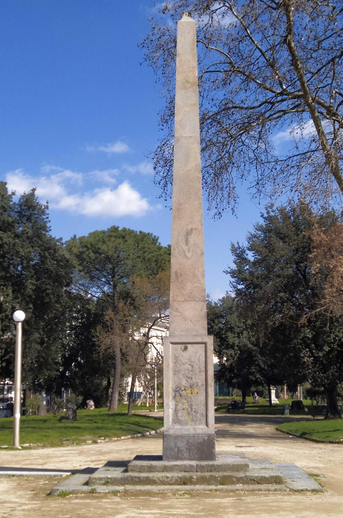 Villa comunale, restauro obelisco affidato a mecenati di "Friends of Naples"