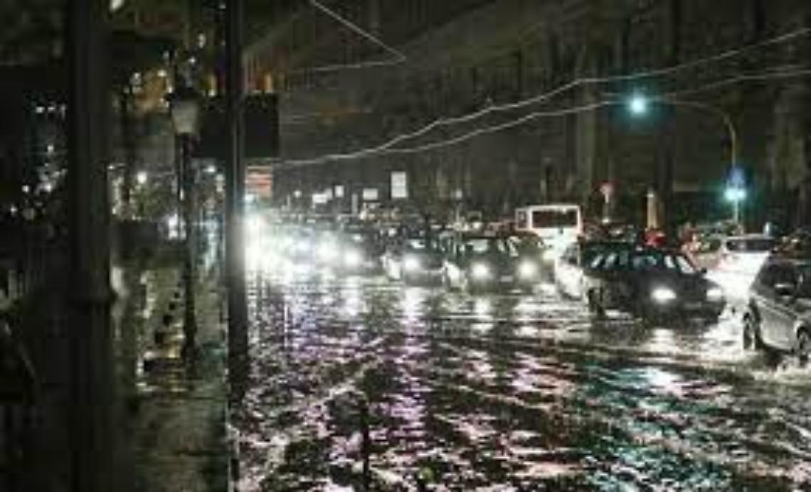 Allerta meteo fino alle 21 di questa sera: oggi chiusi scuole, parchi e cimiteri 