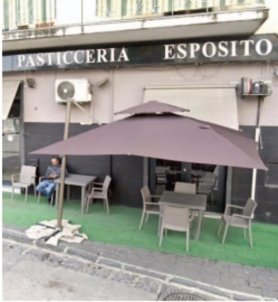 Incendio nel bar di Miano: ritorna l'incubo del racket 