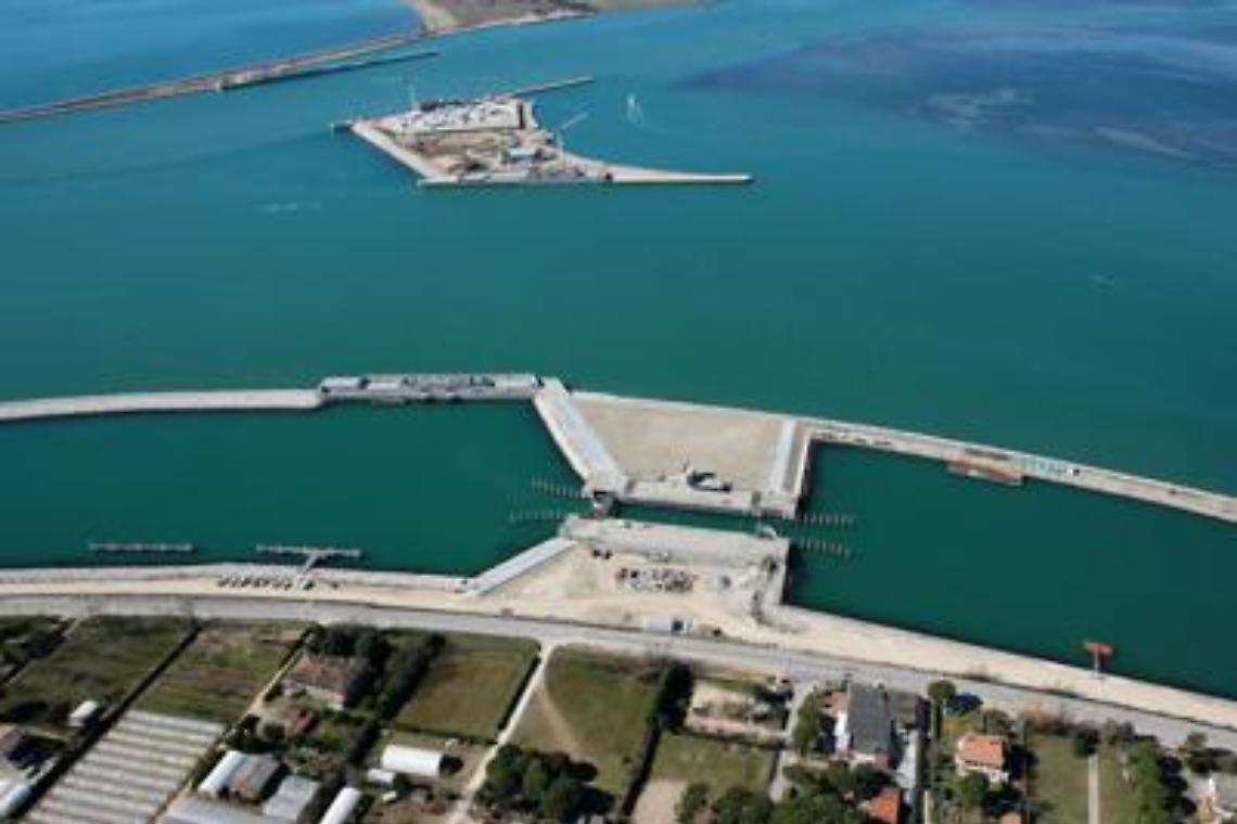 Venezia, primo test riuscito per il Mose