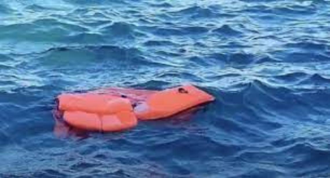 Barca di migranti si ribalta in mare, 40 in salvo e 3 dispersi