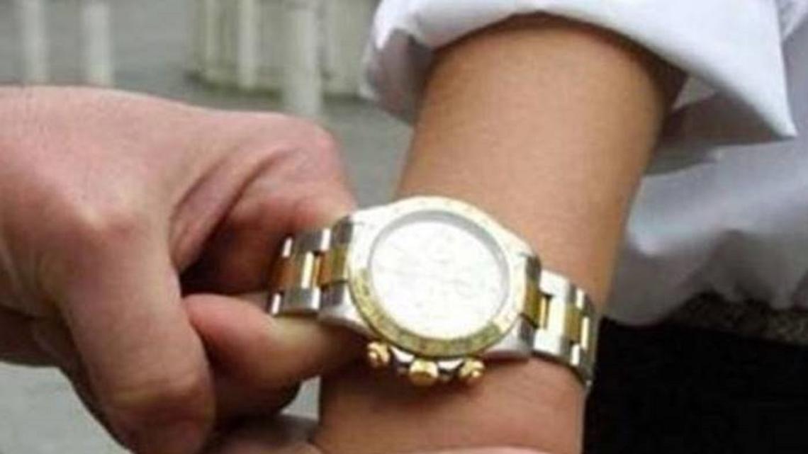 Rubarono Rolex pedinando la vittima, tre arresti