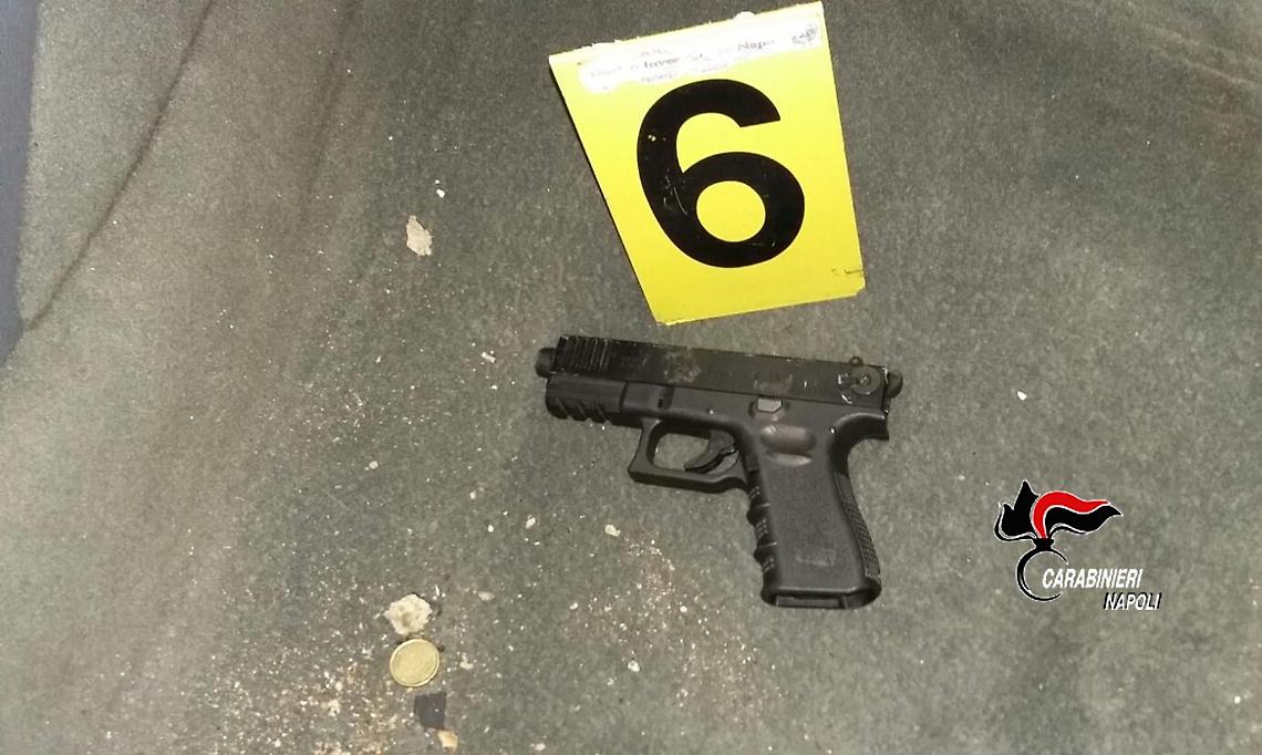 Pozzuoli, rapina al pub: carabinieri trovano auto e arma