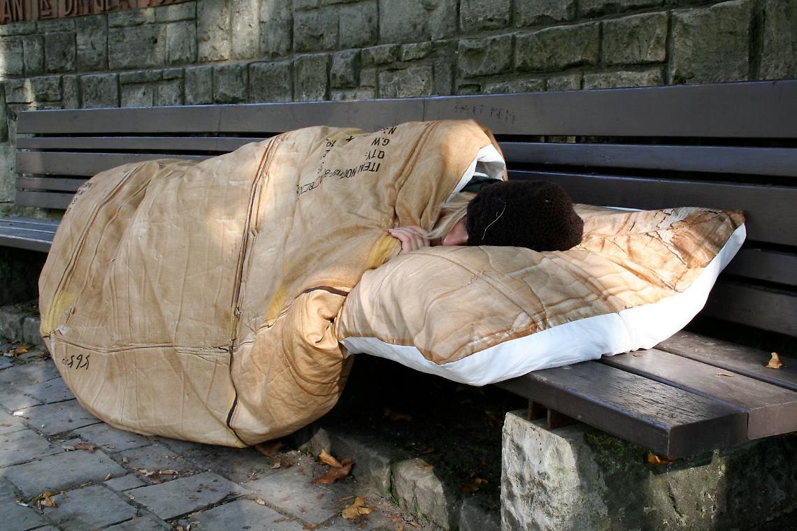 Stazioni della metro aperte di notte per i senza fissa dimora