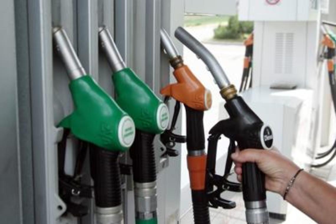 Benzina e diesel, scattano i rincari