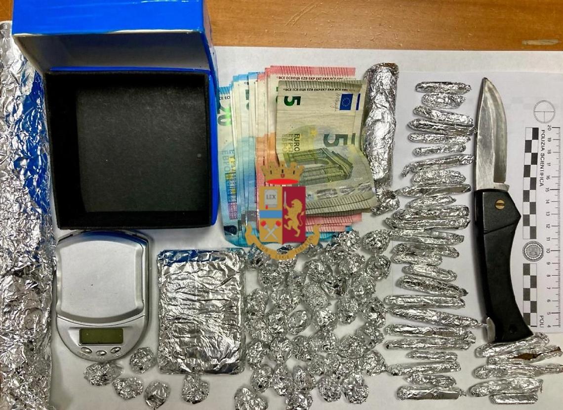 Sorpreso con la droga in auto, arrestato