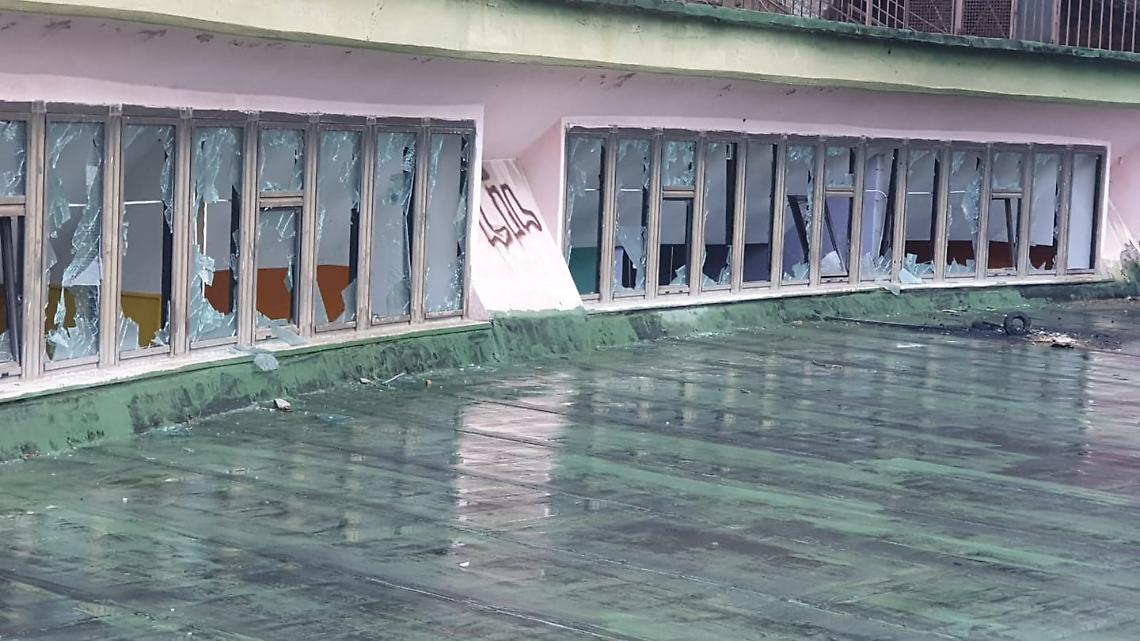 Botti di fine anno, distrutte le vetrate di un asilo