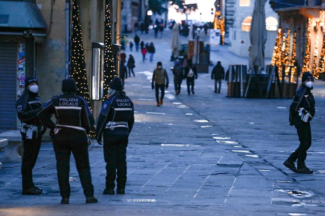Nuove misure dal 7 gennaio: no a spostamenti tra Regioni, weekend in arancione