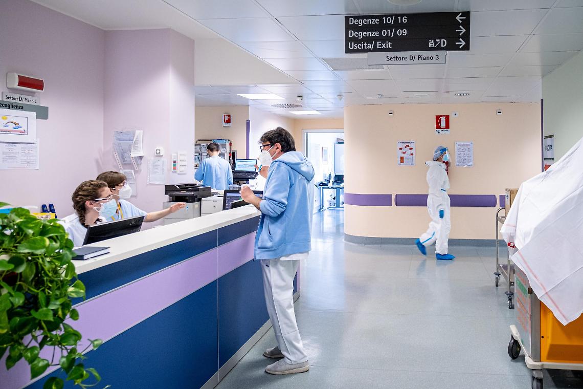 Covid, in Campania 12.058 nuovi casi e 15 decessi. Superati 8.500 morti da inizio pandemia 