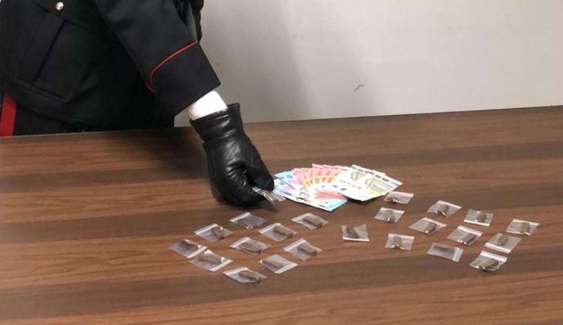 Scampia, pusher arrestato in una sala giochi