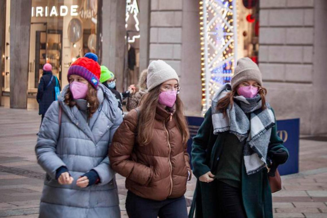 Mascherine all’aperto via dal 10 febbraio. Lo studio: «Chi soffre d’ansia non la toglierà»