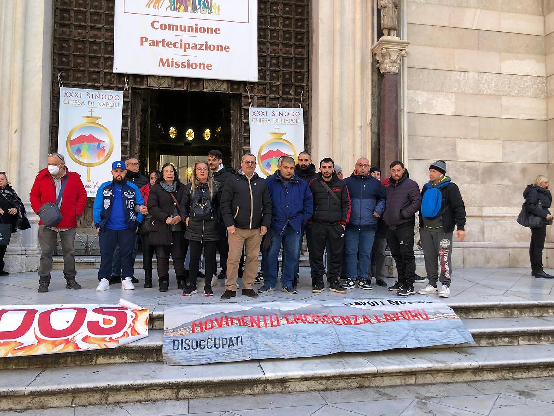 Lavoro, disoccupati del Mel irrompono del Duomo di Napoli