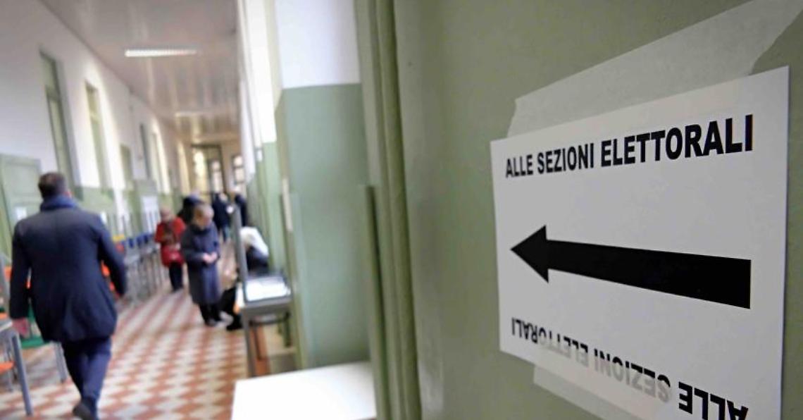 Casoria, scrutatrice strappa il registro: allontanata