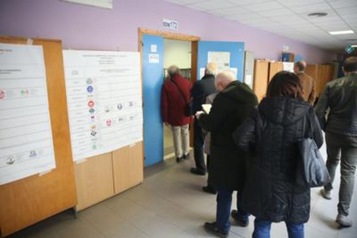 Caos a Palermo, seggi aperti in ritardo