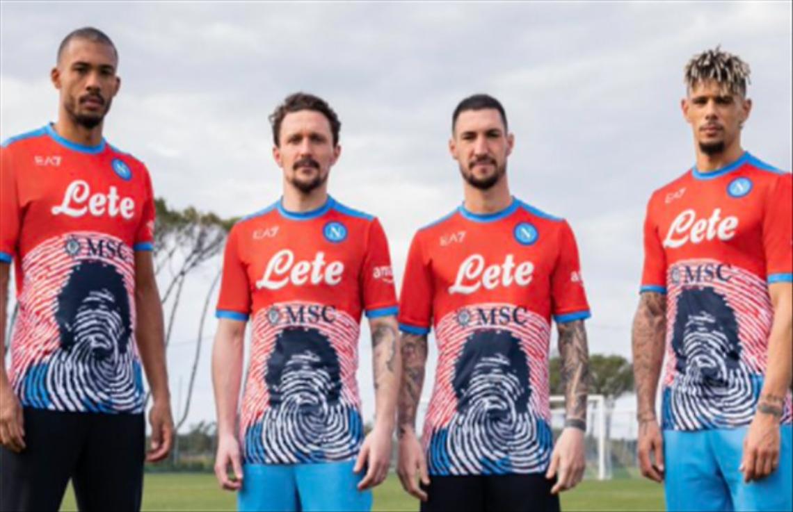 Napoli, maglie gara Maradona autografate all'asta per profughi ucraini