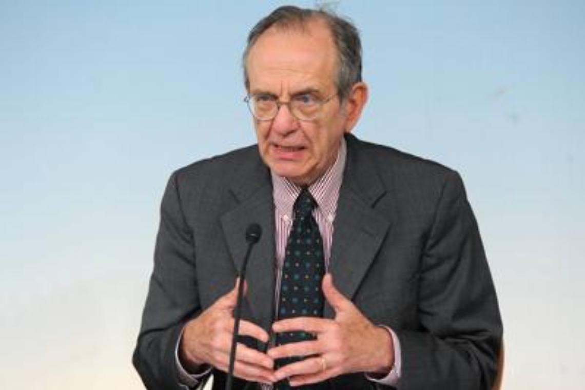 Padoan e il "mostro" del debito: «Cominciamo a domarlo"