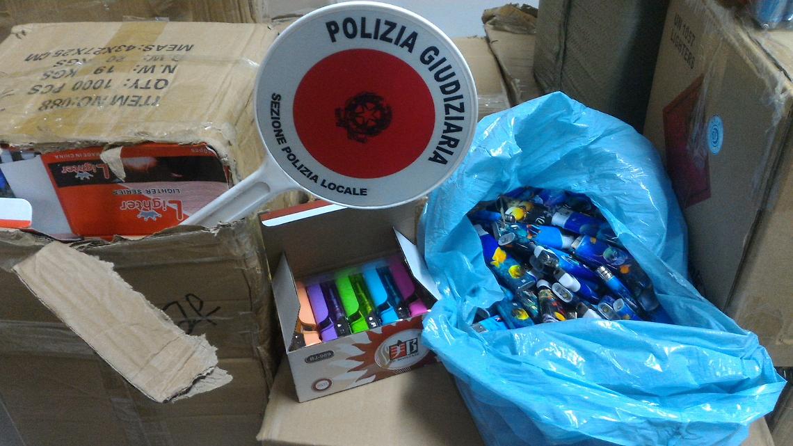 Piazza Garibaldi, sequestrati 30mila accendini pericolosi