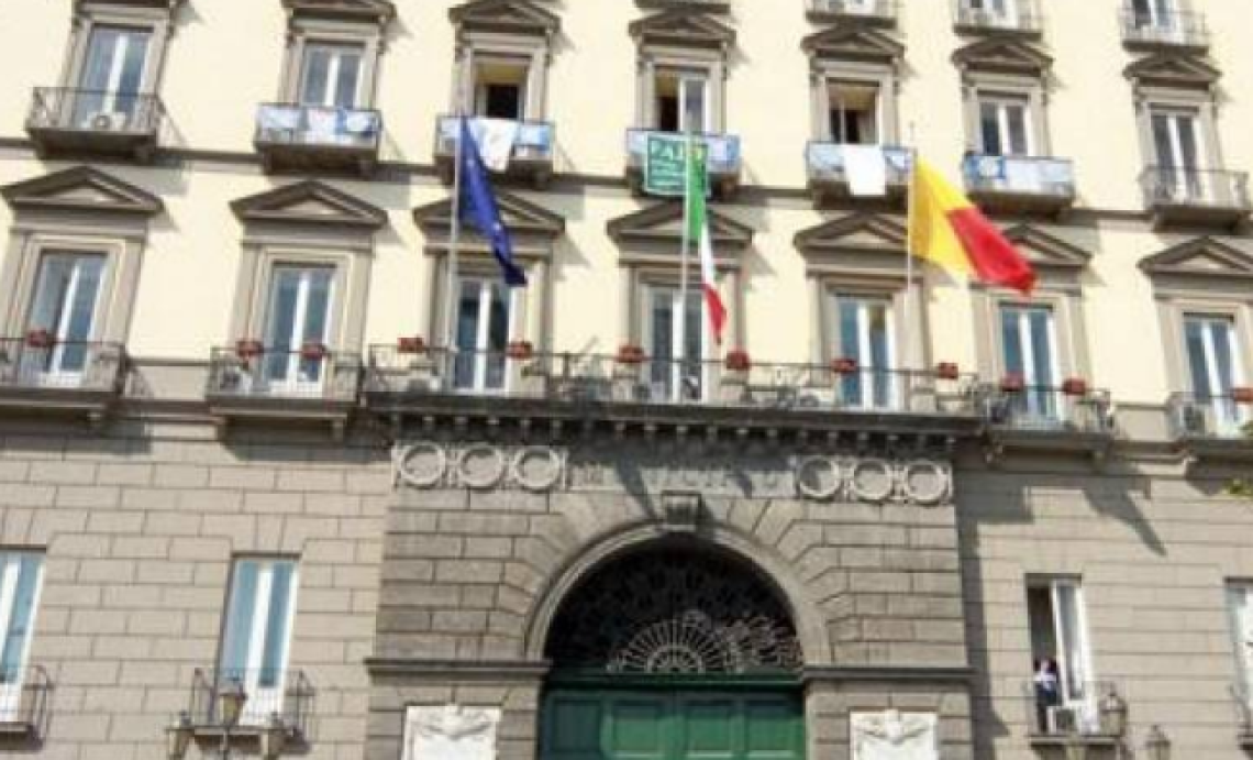 Napoli, niente tasse a chi non licenzia: ok alla delibera anti-crisi