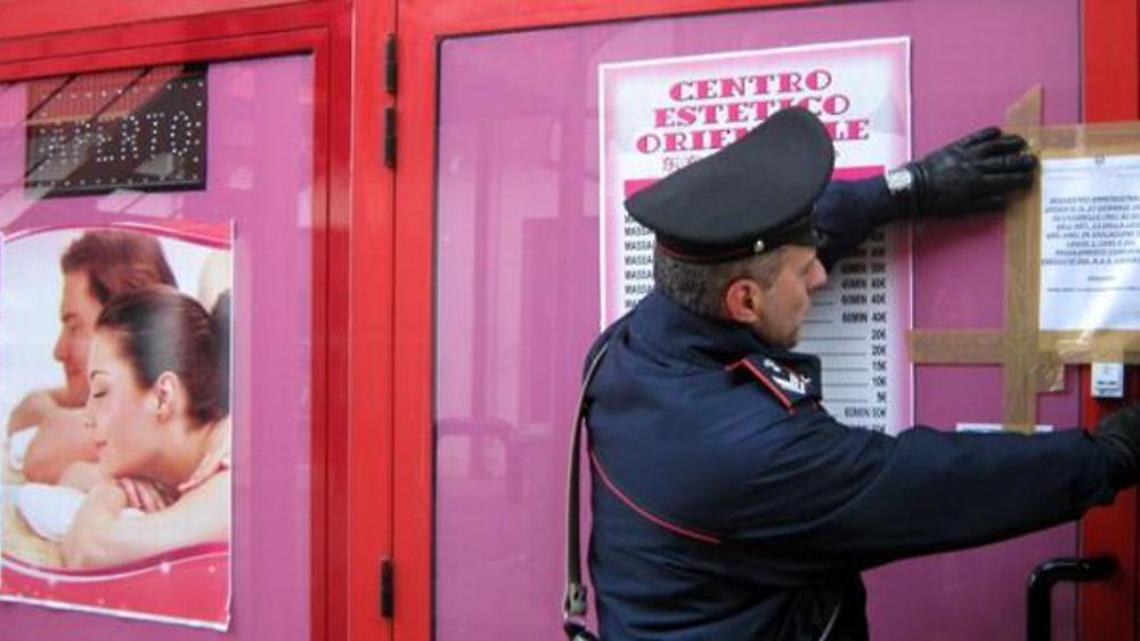Napoli, chiuso centro massaggi abusivo a Poggioreale