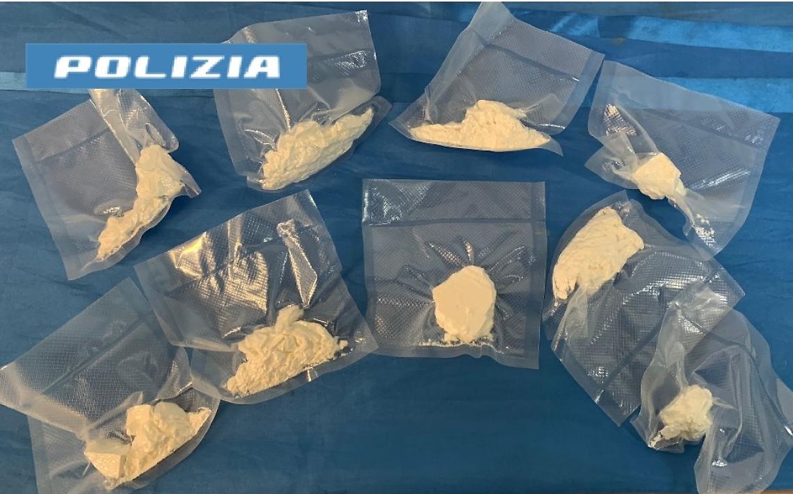 Cocaina nascosta in camera da letto, arrestato